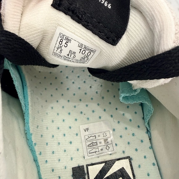 NWT Vans Black and Cream Sneakers Men’s 8.5 Women’s 10 - Picture 6 of 7